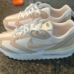 Nike shoes never worn